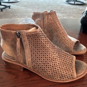 Sofft tan shoes size 8